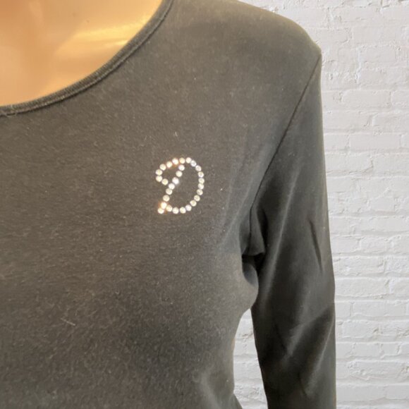 CAROLYN TAYLOR -- Black Top, 3/4 Sleeves, Faux Diamond (Rhinestone) Monogram "D" - Picture 4 of 15